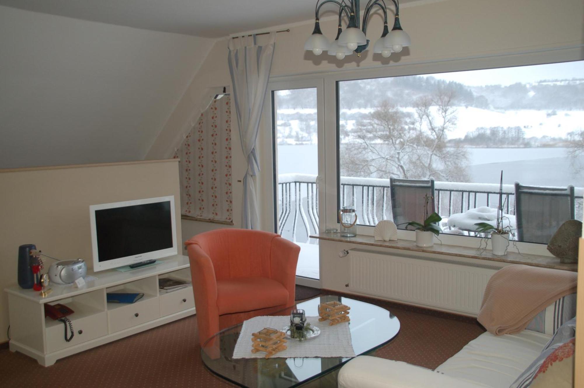 Hotel-Ferienwohnungen Cafe Maarblick Schalkenmehren Szoba fotó