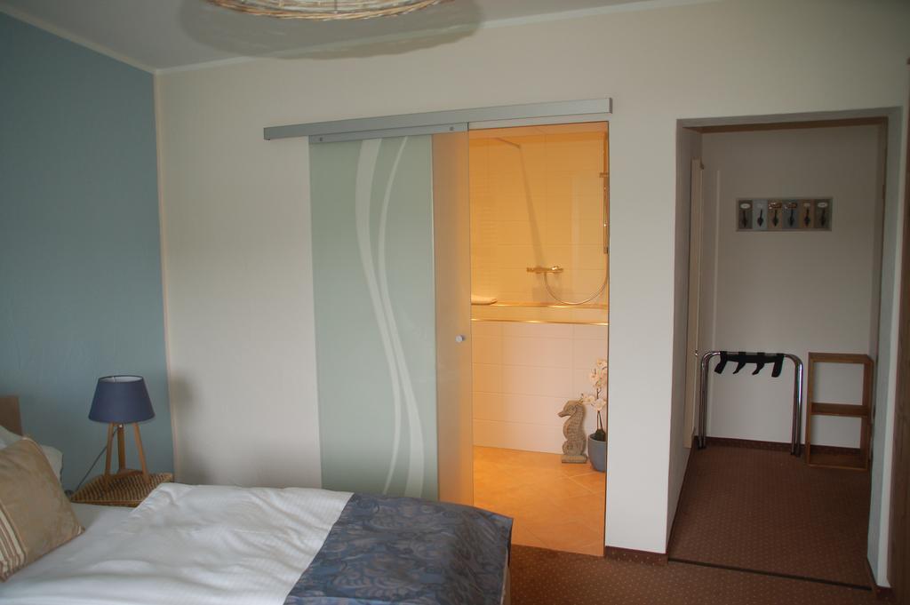 Hotel-Ferienwohnungen Cafe Maarblick Schalkenmehren Kültér fotó