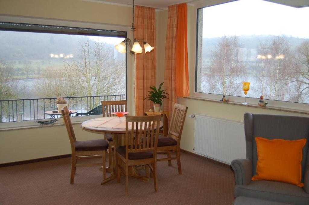 Hotel-Ferienwohnungen Cafe Maarblick Schalkenmehren Szoba fotó