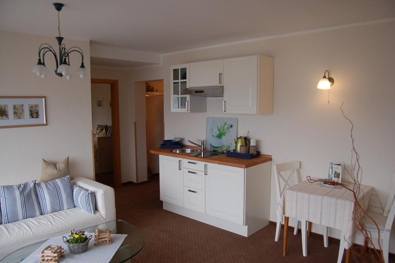 Hotel-Ferienwohnungen Cafe Maarblick Schalkenmehren Szoba fotó